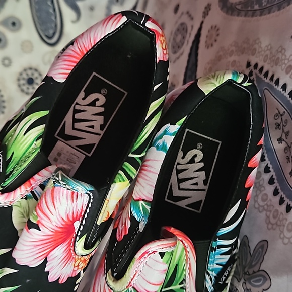 VANS - Picture 10 of 11